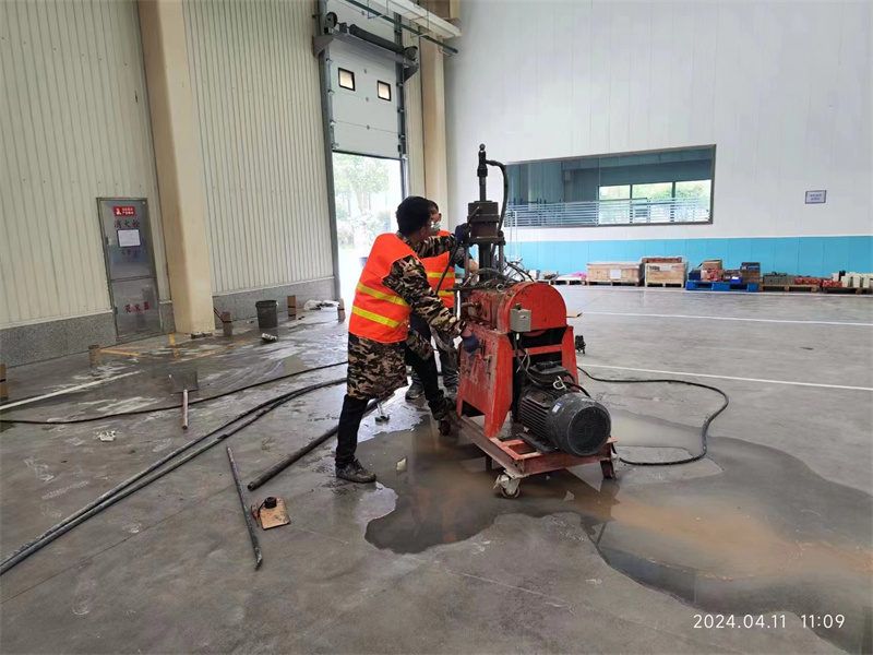 恩平厂房地面下沉塌陷注浆加固施工